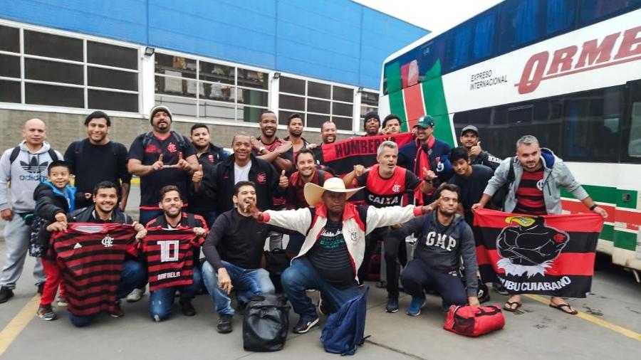 Ônibus de torcedores do Flamengo chega a Lima um dia antes da final - Diego Salgado/UOL