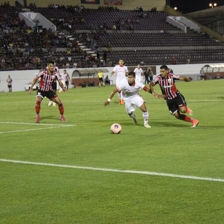 Time gaúcho fez 2 a 0 em 30 minutos e depois administrou jogo em Araraquara - Leonardo Fister/SC Internacional