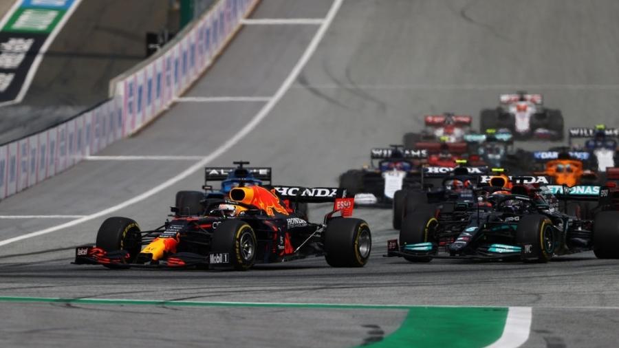 Verstappen largou muito bem e manteve a primeira posição - Bryn Lennon/Getty Images