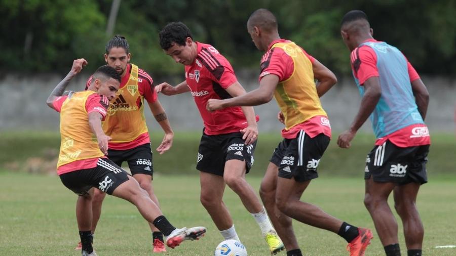 Derrota do Juventude e empates do Bahia e do Atlético-GO foram resultados benéficos para a equipe comandada por Rogério Ceni - Rubens Chiri/São Paulo FC
