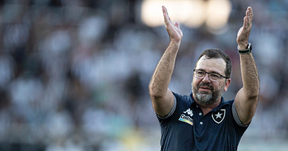 Enderson Moreira agradece a torcida do Botafogo no Engenhão