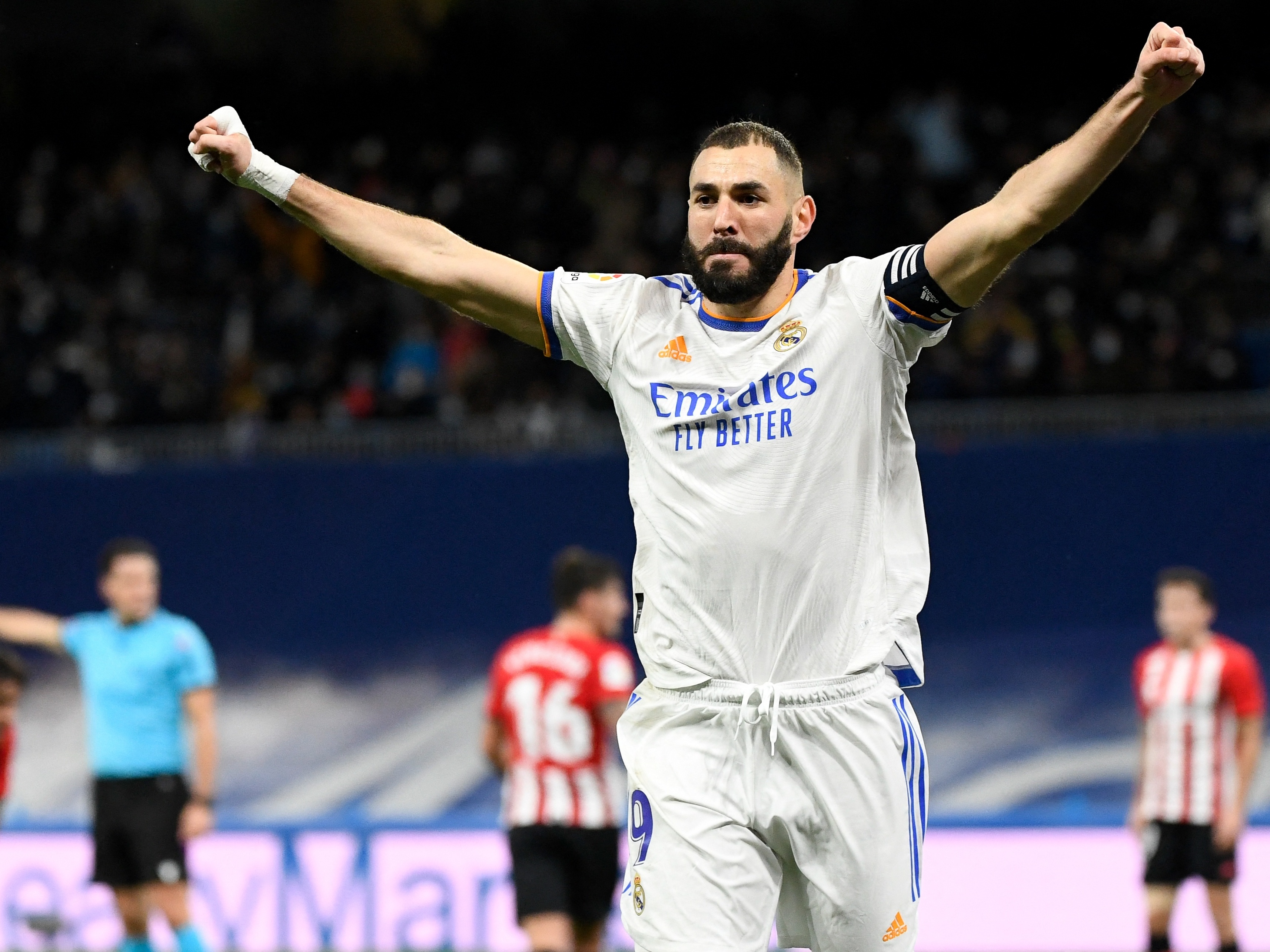 Benzema conquista o prêmio de melhor jogador da Europa na