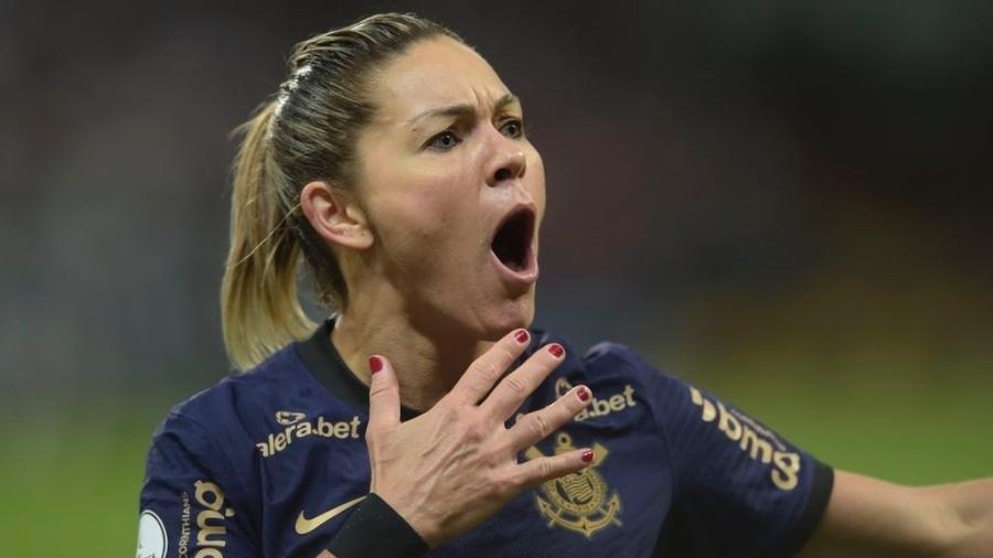 Gabi Zanotti, meia do Corinthians, em ação na final do Paulistão Feminino; ela marcou dois gols na decisão - Reprodução/Twitter