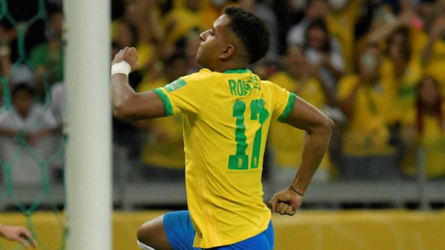 Rodrygo comemora gol da seleção brasileira contra o Paraguai em fevereiro de 2022 - Washington Alves/Reuters
