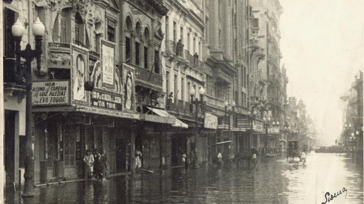 Centro de Porto Alegre tomado pela enchente de 1941, a maior da história