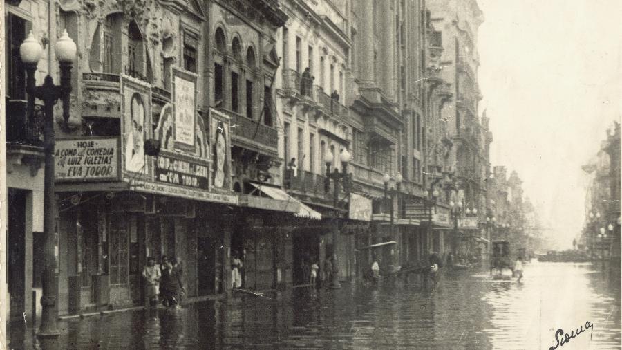 Centro de Porto Alegre tomado pela enchente de 1941, a maior da história - Acervo Fotográfico, Museu da Comunicação Hipólito José da Costa