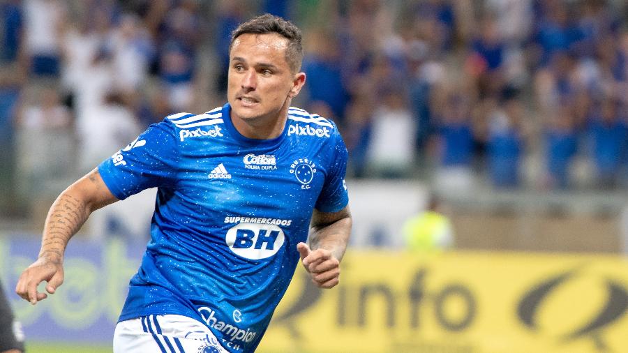 Edu pode voltar o time do Cruzeiro após ficar duas partidas fora por causa de uma lesão muscular - Alessandra Torres/AGIF