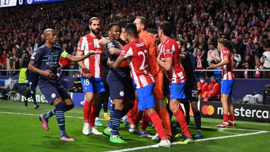 Jogadores de Atlético de Madri e Manchester City trocam empurrões em jogo pela Champions - Shaun Botterill/Getty Images
