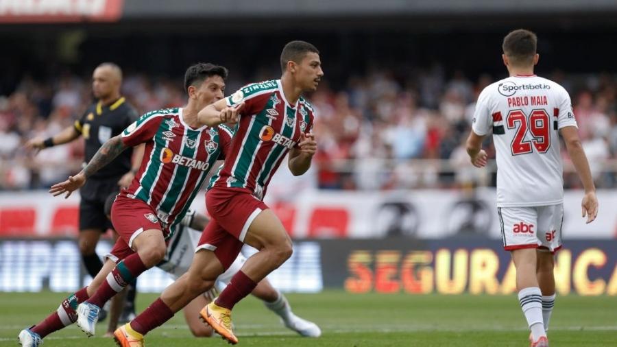 André comemora com Cano seu gol marcado no empate por 2 a 2 entre Fluminense e São Paulo, pela 17ª rodada do Brasileirão - Ricardo Moreira/Getty