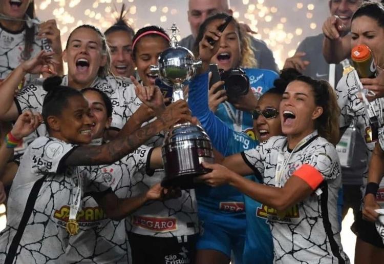 Jogadoras do Corinthians celebram a conquista da Libertadores Feminina 2021
