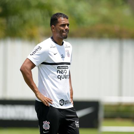 Técnico interino Fernando Lázaro comanda treinamento do Corinthians em fevereiro de 2022 - Rodrigo Coca/Agência Corinthians