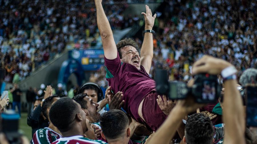 Fernando Diniz é celebrado por jogadores do Fluminense após o título carioca: corajoso e controverso - Marina Garcia/Fluminense FC