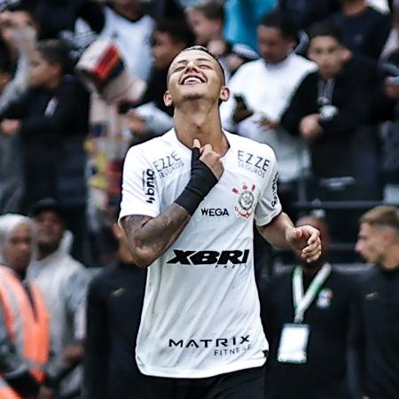 Kayke, do Corinthians, comemora após marcar o gol do título da Copinha 2024, contra o Cruzeiro