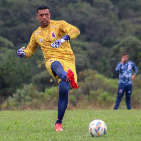 "De degrau em degrau e jogo a jogo: o Paraná vai subir", disse goleiro de 41 anos - Marcus Benedetti/PRC