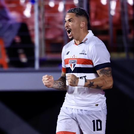 Luciano comemora gol pela Copa do Brasil em São Paulo x Goiás