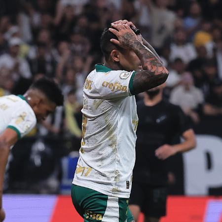 Dudu, do Palmeiras, lamenta durante o jogo contra o Corinthians, pelo Brasileirão - Ettore Chiereguini/Agif