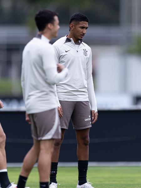 Renato pode compor dupla de zaga titular do Corinthians contra o Cruzeiro