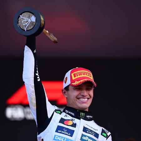 Lando Norris, piloto da McLaren, comemora vitória no GP de Mônaco Lando Norris, piloto da McLaren, comemora vitória no GP de Mônaco