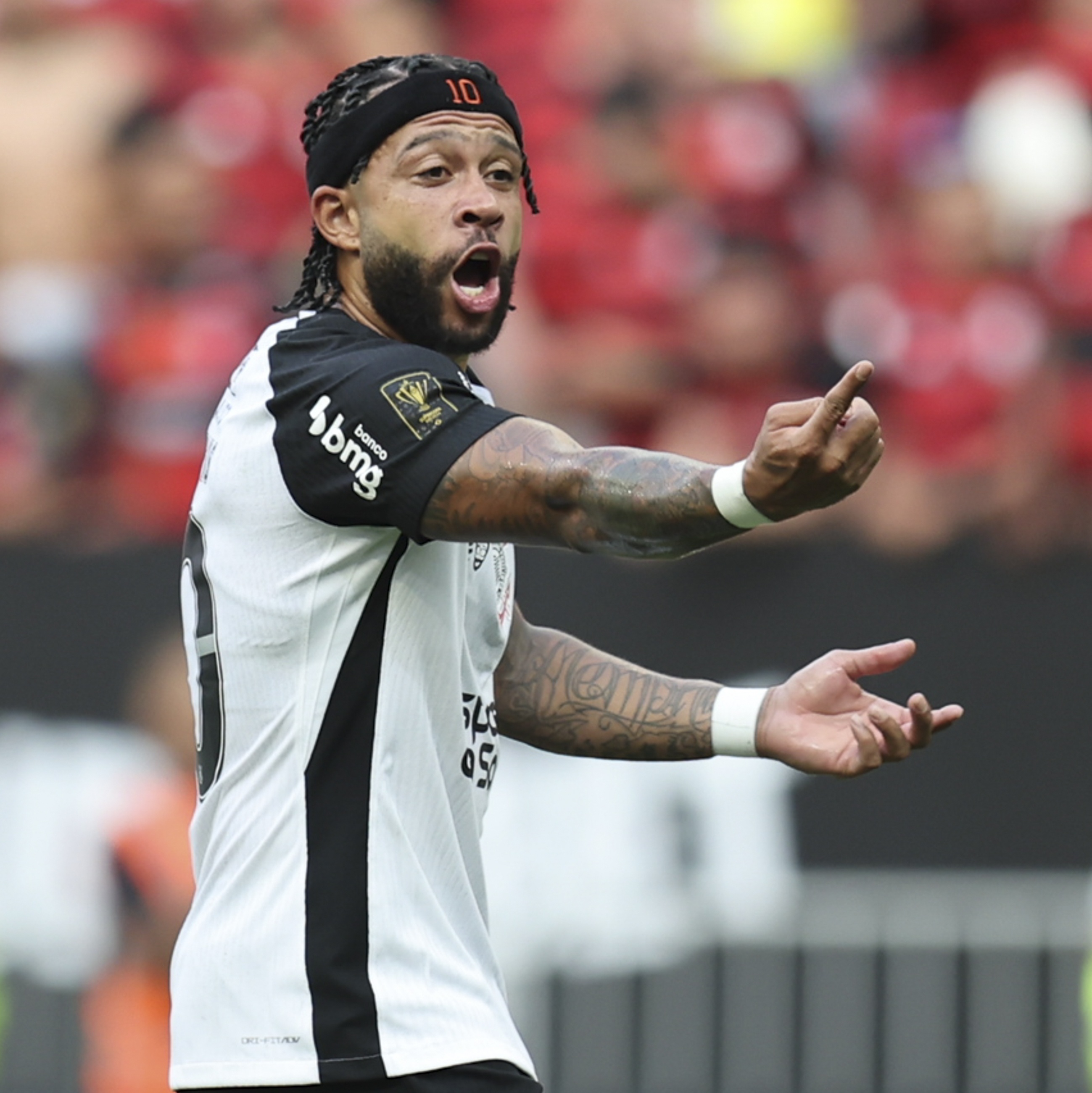 Corinthians: Memphis pode atuar como referência no ataque com