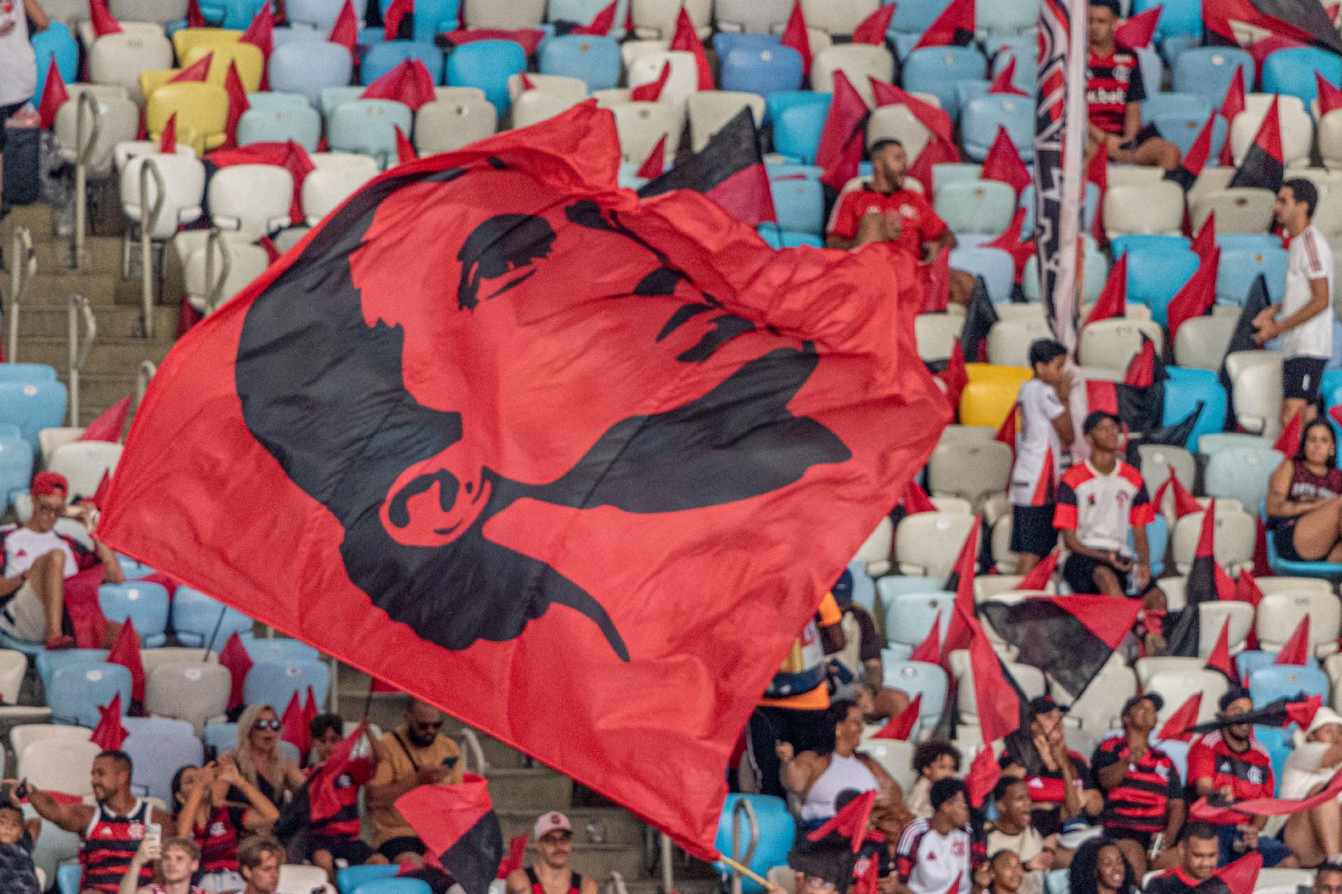 Torcedores do Flamengo homenageiam ex-técnico Filipe Luís na final do Campeonato Carioca, contra o Fluminense - undefined
