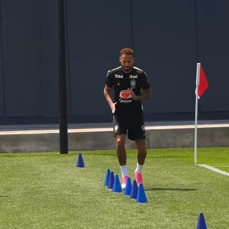 Neymar no treino da seleção