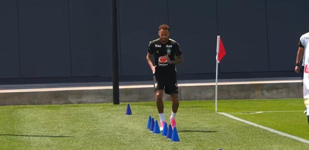 O reencontro de Neymar com o gramado no treino da seleção