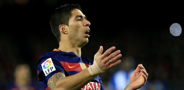 Suárez provocou uma confusão no jogo de ida entre Barcelona e Espanyol - PAU BARRENA / AFP