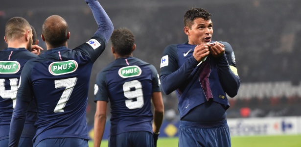 Thiago Silva comemora um dos gols do PSG na partida - Alain Jocard/AFP