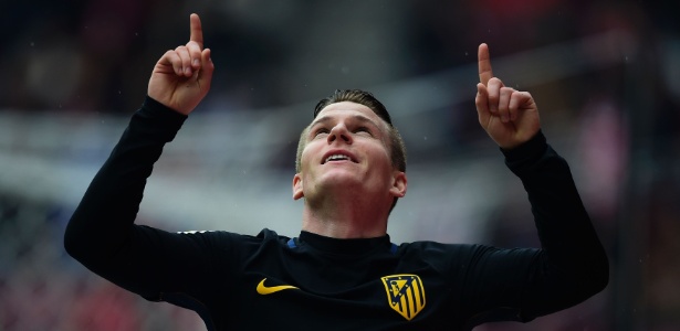 Gameiro fez três gols neste sábado contra Sporting Gijón - AFP / MIGUEL RIOPA  - AFP / MIGUEL RIOPA 