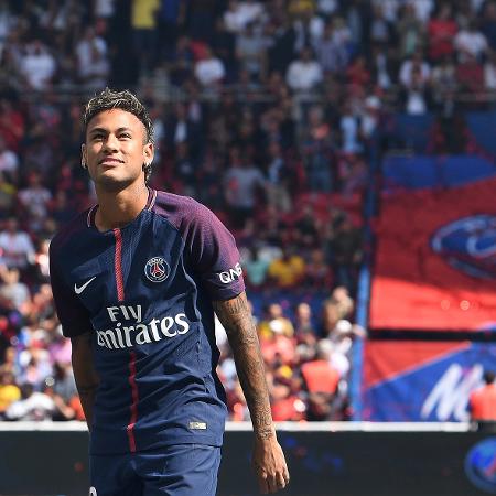 Neymar em sua apresentação ao PSG: ida para a França colocou Dembélé no Barcelona Neymar em sua apresentação ao PSG: ida para a França colocou Dembélé no Barcelona