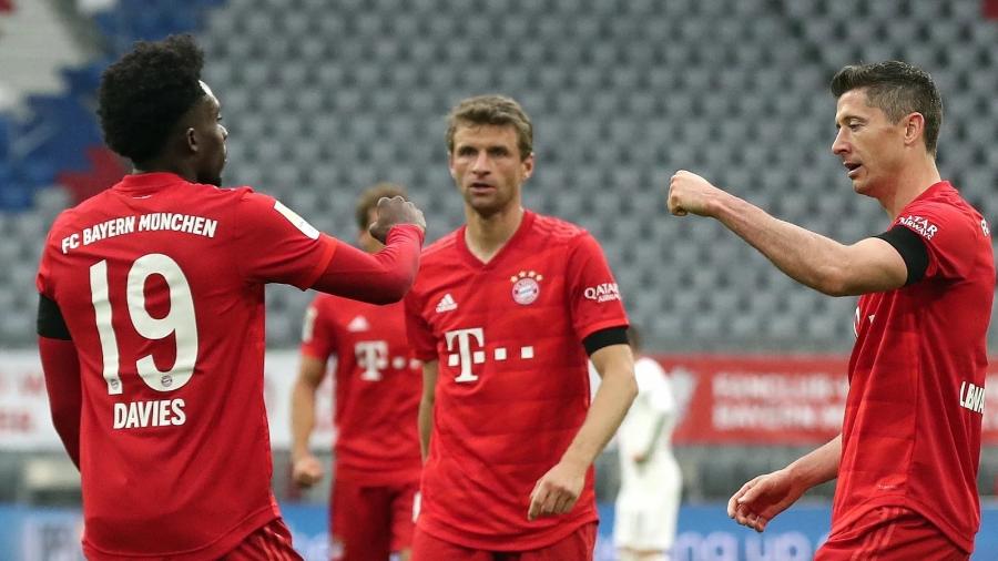 Lewandowski comemora gol do Bayern contra o Eintracht Frankfurt - Divulgação