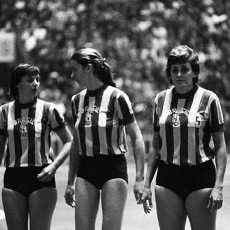 Marlene, à direita, com a seleção bronze no Mundial de 1971 - Divulgação/Mulheres à Cesta