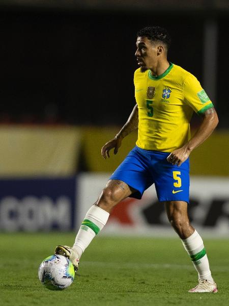 Allan faz a saída de bola da seleção brasileira em jogo contra a Venezuela pelas Eliminatórias para a Copa de 2022 - Lucas Figueiredo/CBF