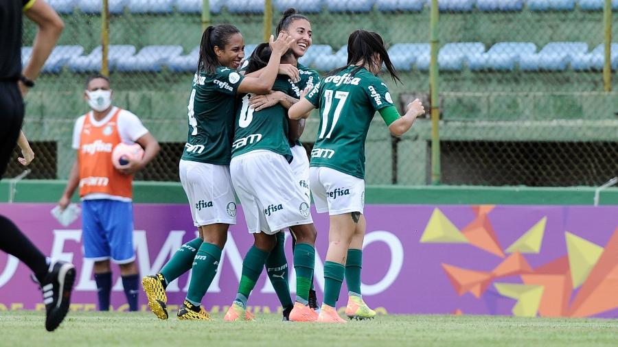 Jogadoras do Palmeiras comemoram gol diante do São José pelas quartas de final do Campeonato Paulista Feminino - Rodrigo Corsi/FPF