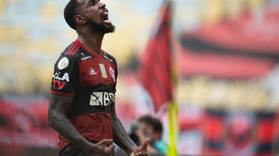 Gerson, do Flamengo, comemora seu gol diante do Santos pelo Brasileirão: três cabeçadas para chegar à abertura do placar - Jorge Rodrigues/AGIF