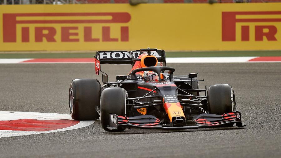 Max Verstappen, durante sessão no Bahrein no primeiro dia de testes da pré-temporada da Fórmula 1 - Mazen MAHDI / AFP