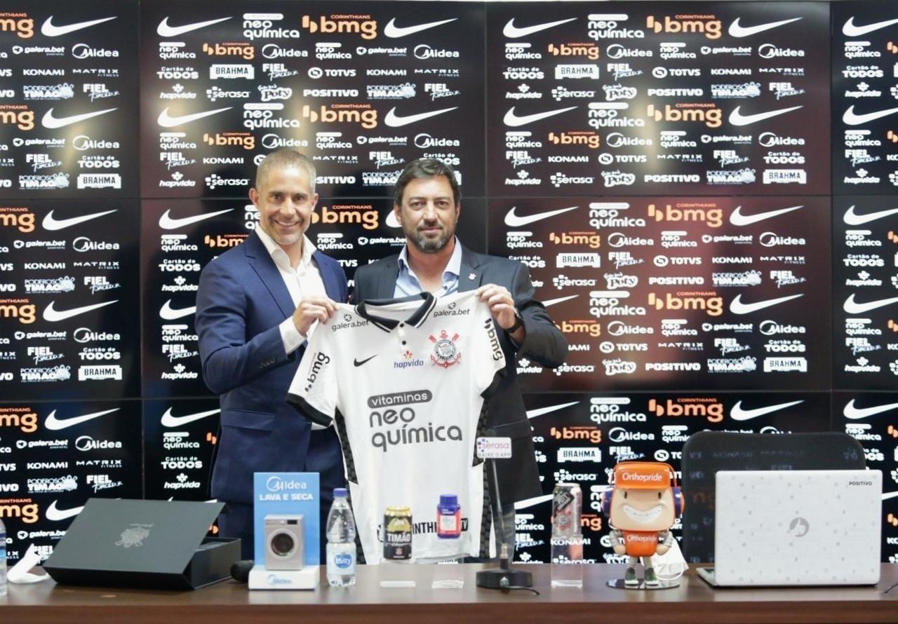Sylvinho aparece no BID e está liberado para comandar o Corinthians na estreia do Brasileiro