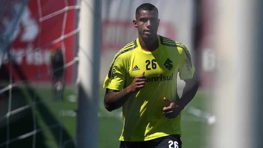 Wesley Moraes, do Aston Villa, deve ser emprestado para time da