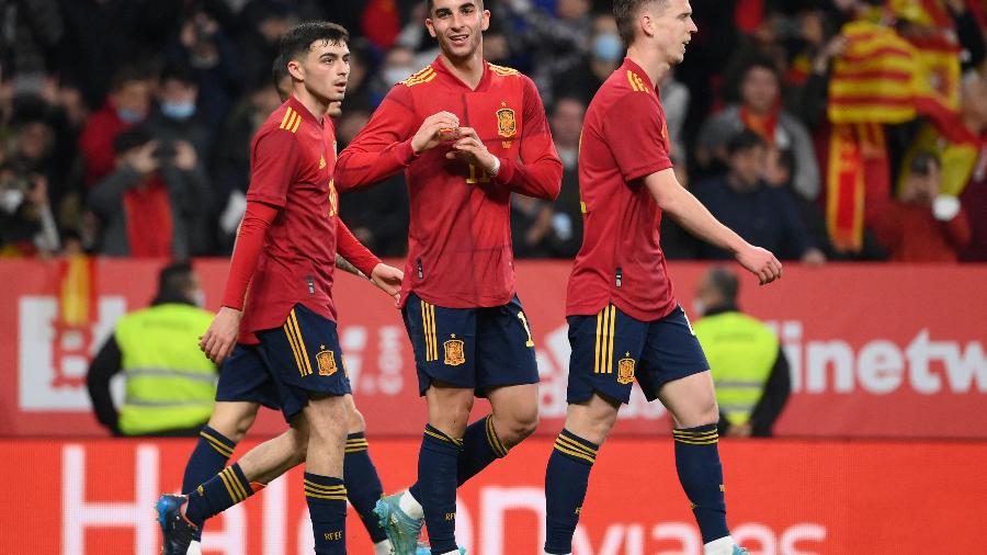 Ferran Torres comemora o gol que abriu o placar entre Espanha e Albânia - Lluis Gene/AFP