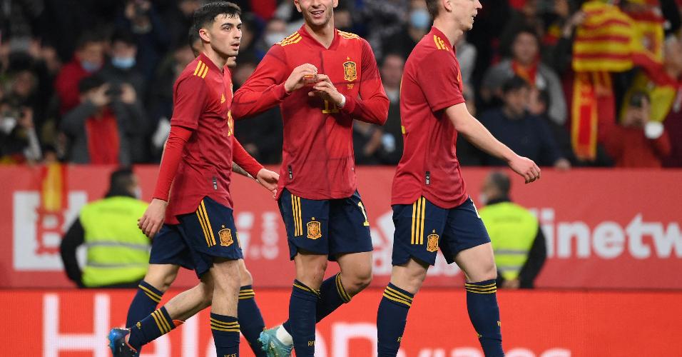 Ferran Torres comemora o gol que abriu o placar entre Espanha e Albânia