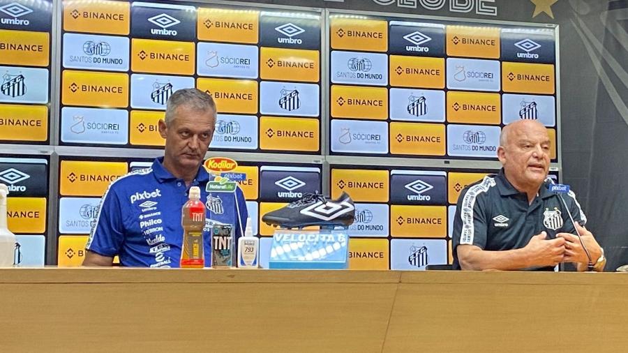 Técnico Lisca e executivo Newton Drummond em entrevista coletiva à imprensa do Santos - UOL Esporte/Gabriela Brino