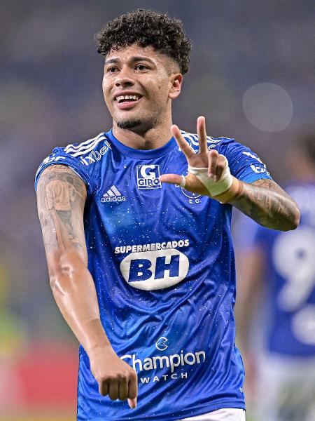 Felipe Machado, do Cruzeiro, comemora seu gol na partida contra o Vasco pela Série B do Brasileirão - GLEDSTON TAVARES/DIA ESPORTIVO/ESTADÃO CONTEÚDO