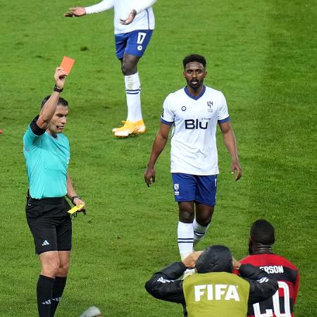 Gerson recebeu o segundo amarelo por falta dura em Vietto, na partida entre Flamengo e Al Hilal - Angel Martinez - FIFA/FIFA via Getty Images