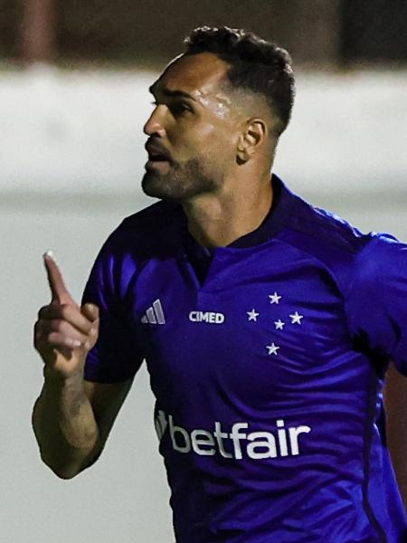 Centroavante fez três gols e garantiu vitória cruzeirense no Campeonato Mineiro - Gilson Junio/AGIF