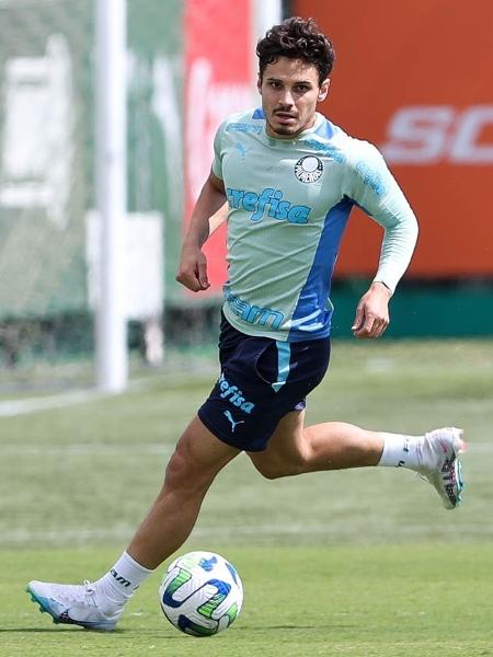 Raphael Veiga em treino do Palmeiras nesta quinta-feira. - Cesar Greco/Palmeiras