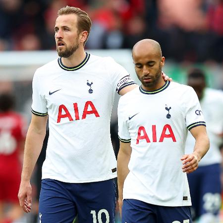 Harry Kane consola Lucas Moura após falha do brasileiro do Tottenham na derrota para o Liverpool - Tottenham Hotspur FC/Tottenham Hotspur FC via Getty Images