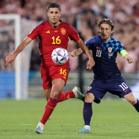 Rodri, da Espanha, e Modric, da Croácia, em ação na final da Liga das Nações