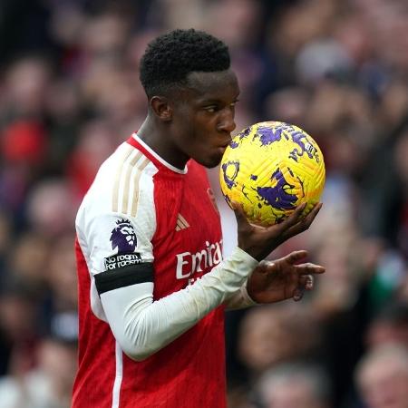 Nketiah comemora após marcar pelo Arsenal no Campeonato Inglês