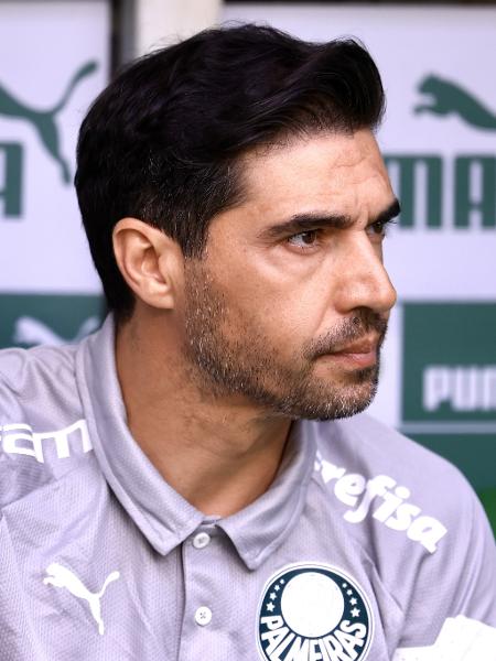 Abel Ferreira, técnico do Palmeiras, durante jogo contra o Santos