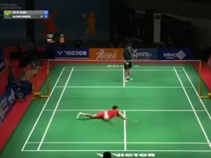 Chinês de 17 anos morre após desmaiar em partida de badminton
